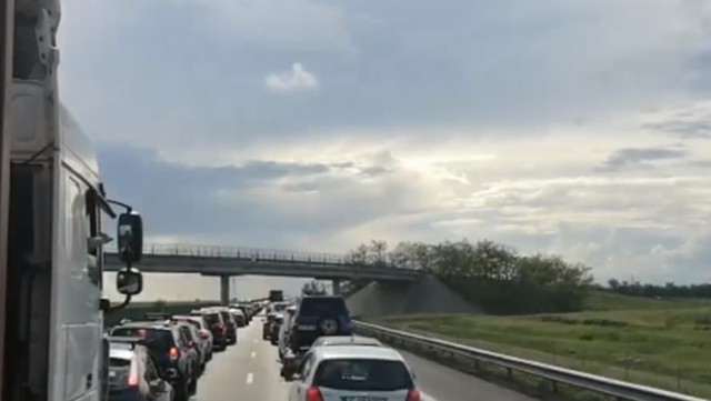 Aglomerație pe Autostrada Soarelui, la final de weekend!