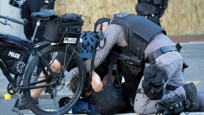 ONU, îndemnată să înfiinţeze o comisie care să investigheze violenţa poliţiei în Statele Unite
