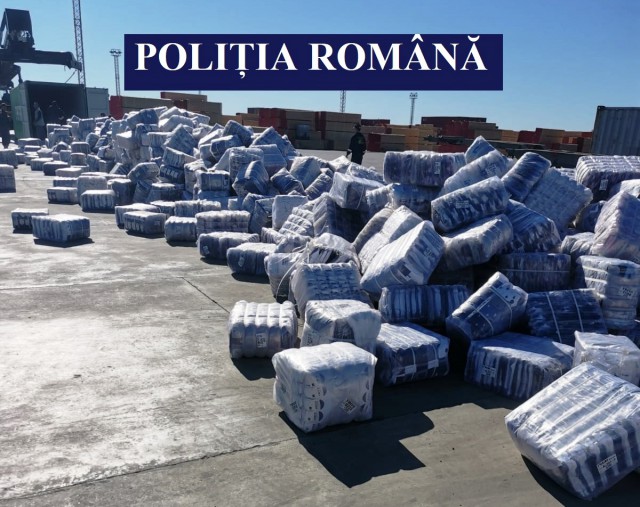 10.000 de PERECHI de ȘOSETE CONTRAFĂCUTE, descoperite de POLIŢIŞTI