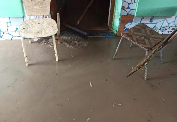 Gospodării inundate în localitatea Măcin. Pompierii au intervenit. VIDEO