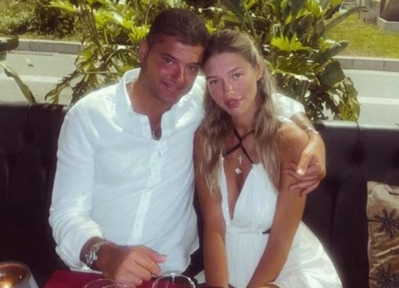 Cristian Boureanu îşi răsfaţă iubita tinerică într-o vacanţă în Seychelles