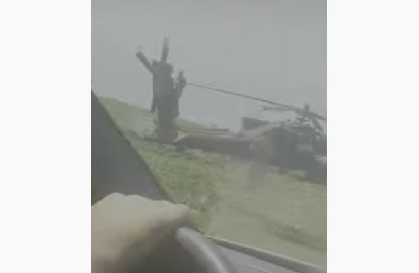 Un elicopter al Armatei SUA a aterizat pe un teren agricol din comuna Pecineaga