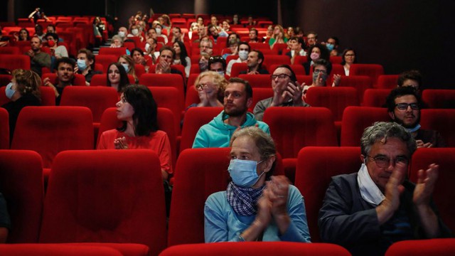 „Babardeală cu bucluc sau porno balamuc“ revine pe primul loc în box office-ul românesc