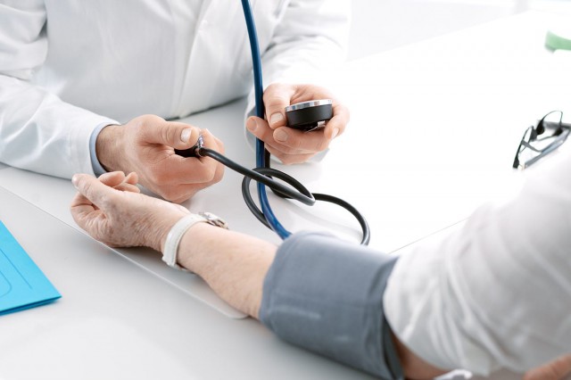 Studiu: Hipertensiunea poate cauza fibrilație atrială