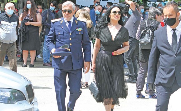 Cum au apărut Ioana și Ilie Năstase la parastasul soției lui Viorel Păunescu. Uniți de necazuri, în plin divorț