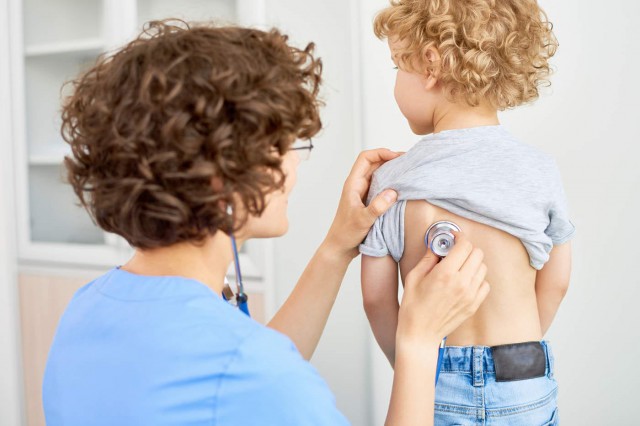 Cum recunoști pneumonia la copii