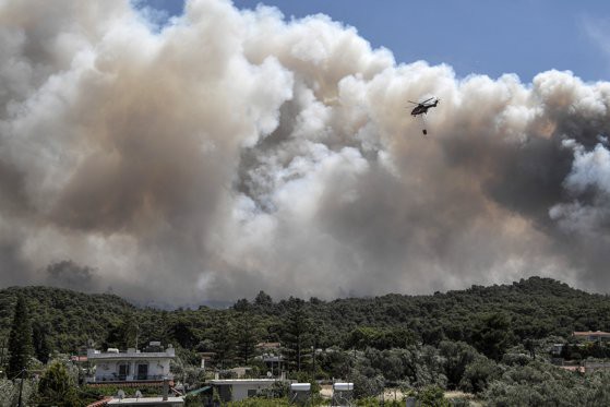Incendiu de vegetaţie în Grecia: Mai multe sate au fost evacuate