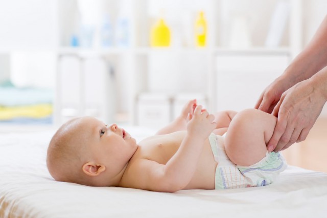 Scaunul bebeluşului: când trebuie să ne îngrijorăm?