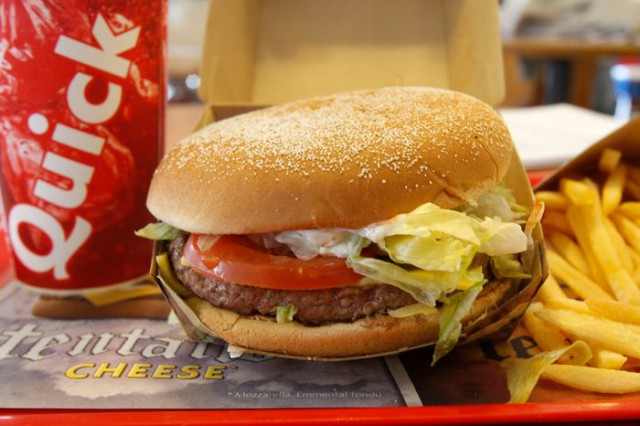 Substanţe chimice nocive, detectate în ambalaje şi recipiente folosite de reţele fast-food din Europa