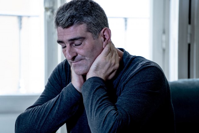 Singurătatea la vârsta a doua crește riscul de demență