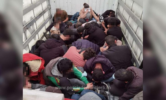 30 sirieni și irakieni, descoperiți de polițiștii de frontieră
