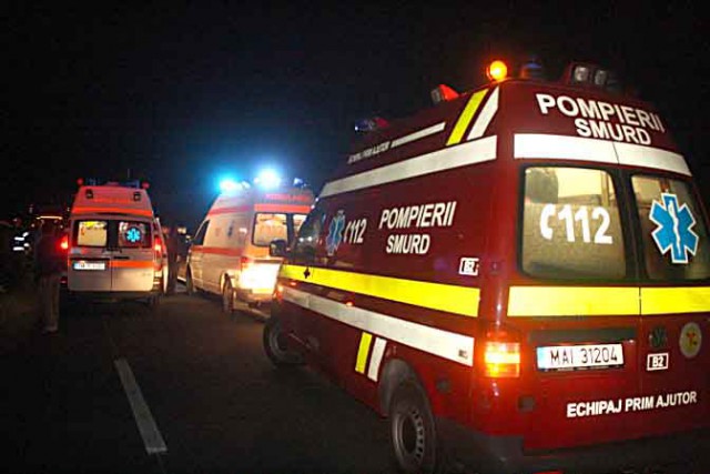 O mașină a intrat într-un sens giratoriu, în zona Tabără din Mamaia Nord