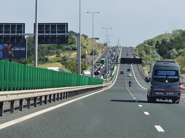 S-a CIRCULAT BARĂ la BARĂ pe A2. VIDEO