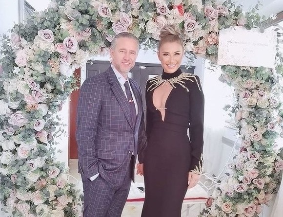Anamaria Prodan și Reghe au făcut nunta de „cristal”. Ținute de gală la biserică și tort de 7 etaje la petrecere
