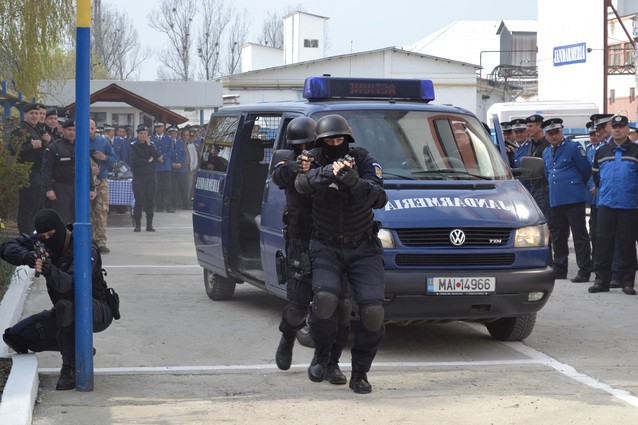 MUNCA din spatele unei ANCHETE, aparent BANALĂ: CUM a fost adus la AUDIERI un INCULPAT