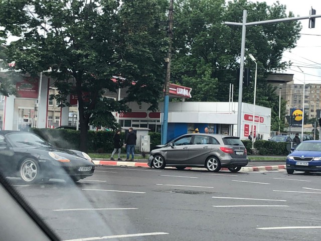 ACCIDENT RUTIER în INTERSECȚIA de la CITY PARK MALL