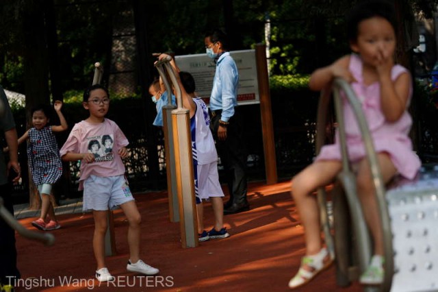 China anunţă o modificare majoră în politica demografică, autorizând cuplurile să aibă şi al treilea copil