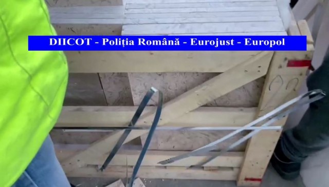 CINCI ROMÂNI, ARESTAȚI în BELGIA, pentru IMPORT de HEROINĂ. Transportul, interceptat în Portul Constanța