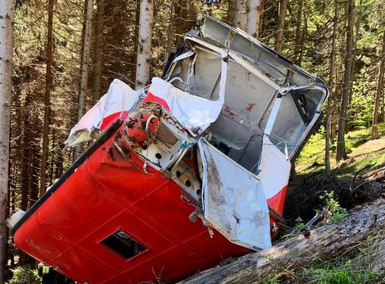 Unicul supravieţuitor al accidentului de teleferic din Italia s-a trezit din comă