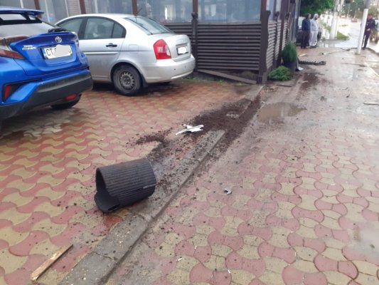 A intrat cu MAȘINA în TERASA Savory's din OVIDIU