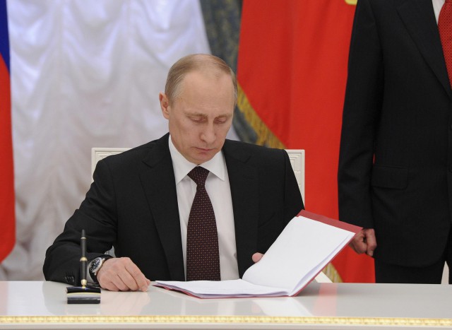 Vladimir Putin a semnat legea care oficializează retragerea Rusiei din tratatul Cer Deschis
