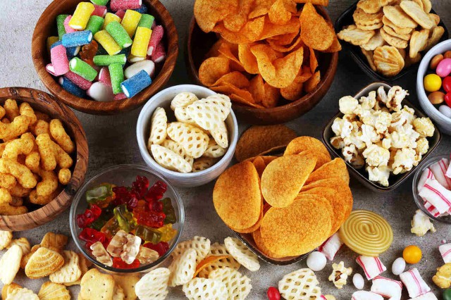 Studiu: Alimentele foarte procesate, nocive pentru sănătatea osoasă a copiilor