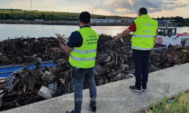 ŞLEPURI cu peste 1.000 tone de deșeuri, DESCOPERITE în Portul Murfatlar VIDEO