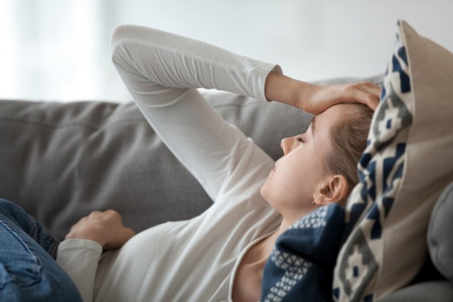 Noi studii demonstrează că insomnia provoacă dureri de spate și viceversa