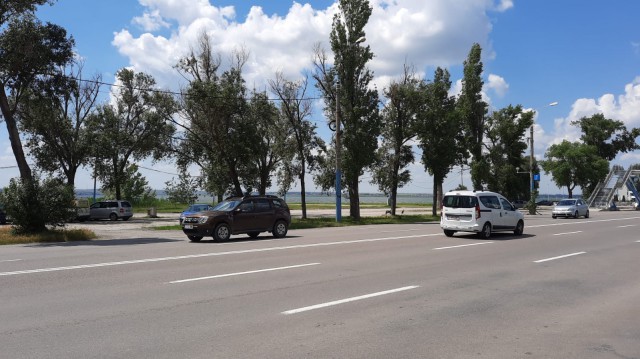 Cu activitatea SUSPENDATĂ DE 6 ANI, construiește un bloc cu 8 ETAJE în MAMAIA