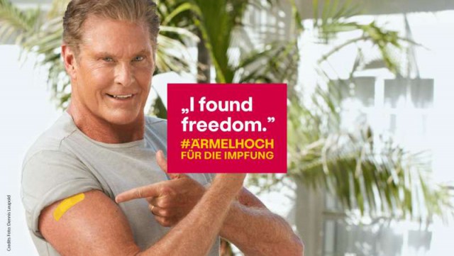 David Hasselhoff apare într-un videoclip care promovează campania de vaccinare din Germania