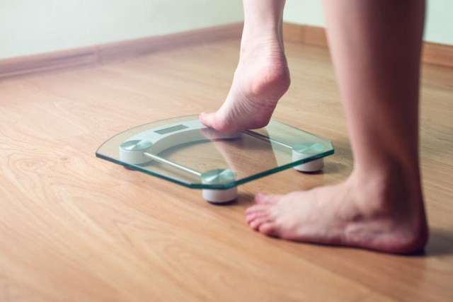 Ai fluctuații de greutate zilnic? Iată care sunt valorile normale