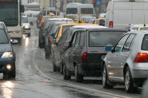 Cîţu afirmă că nu e adeptul unei taxe care să descurajeze înmatricularea maşinilor vechi, mizând pe alte măsuri
