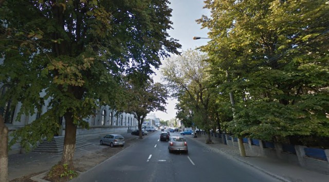 Cetăţenii NU mai au RĂBDARE și cer REABILITAREA străzii Mircea cel Bătrân