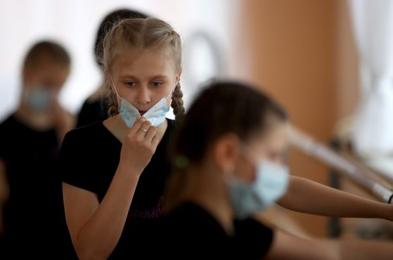 Coronavirus - ONG: Copiii riscă o „catastrofă generaţională“ din cauza pandemiei