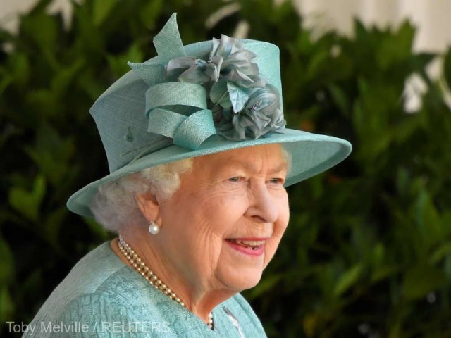 Regina şi membrii familiei regale, „încântaţi“ de naşterea fiicei lui Harry şi Meghan