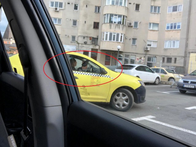 AȘA CEVA!!! Un TAXIMETRIST a URINAT în parcarea de la LIDL Tomis III