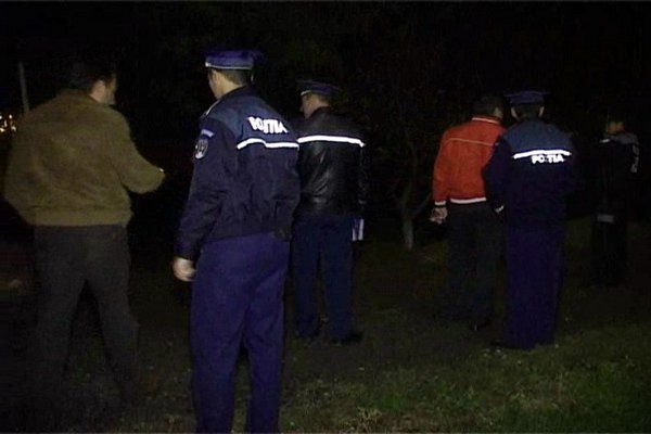 A vrut să-l OMOARE cu TOPORUL, din cauza unui TELEFON MOBIL