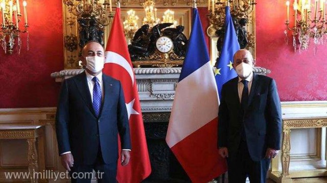 Şeful diplomaţiei turce, la Paris pentru relansarea relaţiei bilaterale