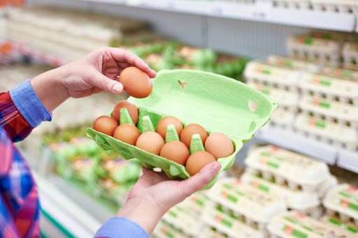 Ouă contaminate cu fipronil: Directorul unei companii, condamnat la un an de închisoare cu executare