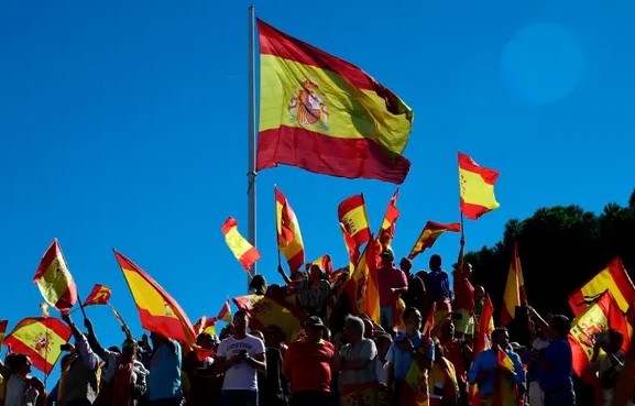 Spania: Amplă manifestaţie împotriva graţierii liderilor separatişti catalani