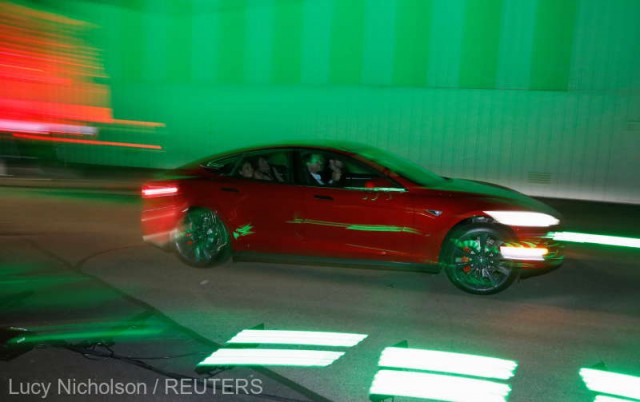Tesla lansează o versiune high-end a Model S pentru a contracara rivalii Mercedes şi Porsche