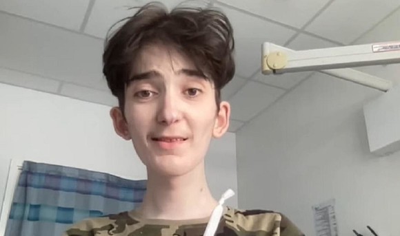 Un youtuber român de 17 ani a murit fulgerător în Anglia. Mesajul sfâșietor pe care l-a scris înainte