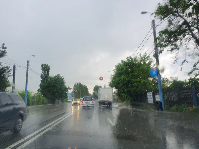 POTOP în Constanța! A PLOUAT cu GRINDINĂ! VIDEO