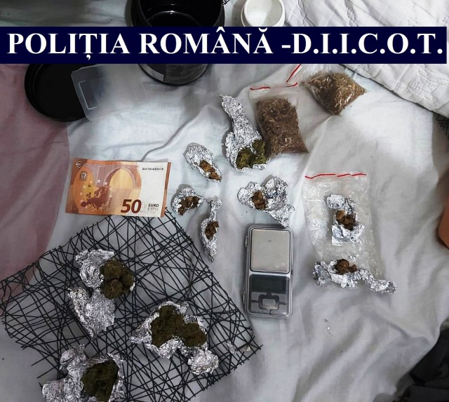 PERCHEZIŢII la CONSTANŢA: 2 TINERI REŢINUŢI pentru TRAFIC de DROGURI
