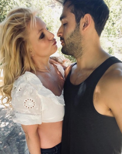 Britney Spears este topită după iubitul ei iranian care e cu 12 ani mai tânăr