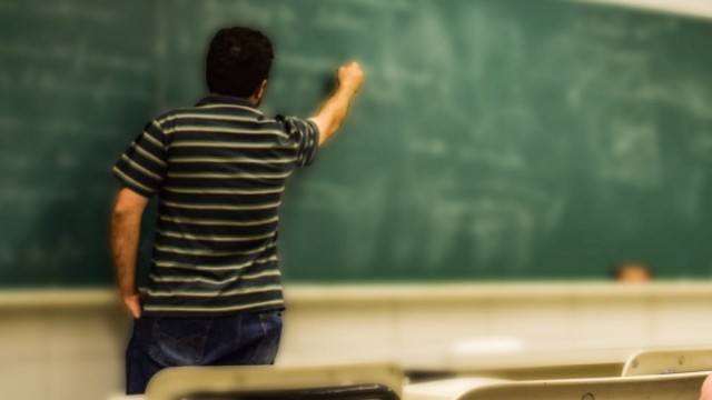 Legea care prevede introducerea educației sexuale în școli, blocată în coaliție