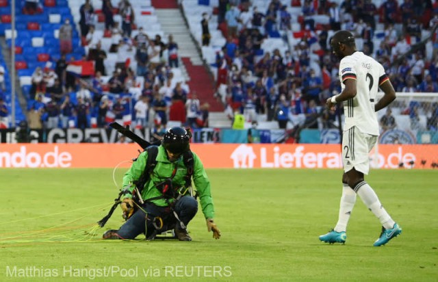 Fotbal - EURO 2020: Militantul Greenpeace intenţiona doar 