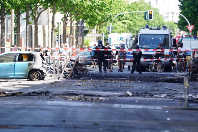 Germania: Circa 60 de poliţişti răniţi în ciocniri cu protestatari lângă o clădire ocupată ilegal în Berlin