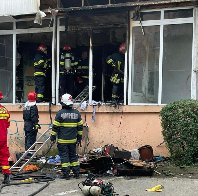 INCENDIU într-un BLOC din TULCEA