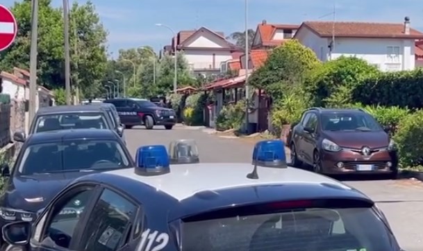 Italia: Doi copii şi un vârstnic împuşcaţi mortal în stradă, lângă Roma. VIDEO